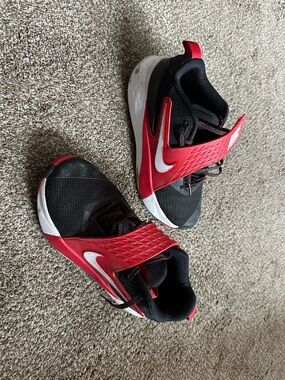 Nike Kids Black and Red Strap Sneaker